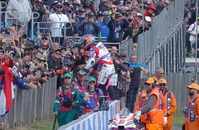 Phillip Island GP: Johan Zarco vince il suo primo GP i top class!