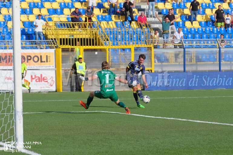 Piovanello, Juve Stabia: attaccante altalenante dal gusto emozionante. Sotto La Lente