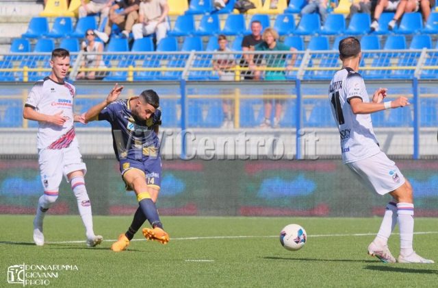Juve Stabia – Catania (1-0). Le foto dei calciatori e del pubblico presente al Menti