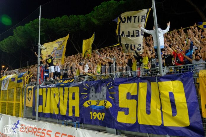 Juve Stabia - Monopoli (1-0) foto Curva Sud Brindisi
