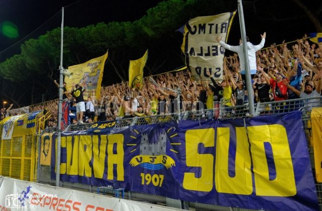 La Curva Sud di Castellammare di Stabia scenderà in piazza per urlare: Juve Stabia al Romeo Menti!