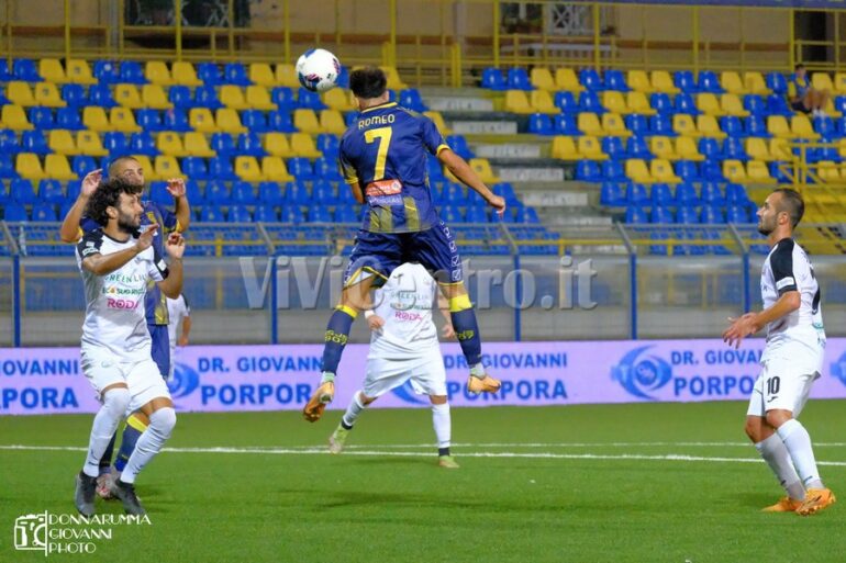 Juve Stabia – Monopoli (1-0). Le foto dei calciatori e del pubblico presente al Menti