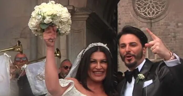 L'Arresto di Tony Colombo Tony Colombo e Tina Rispoli (Frame da video del matrimonio)