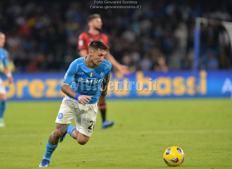 L’AZZURRO PENSIERO. Missione compiuta: Politano abbatte il Milan, il Napoli punta l’Inter