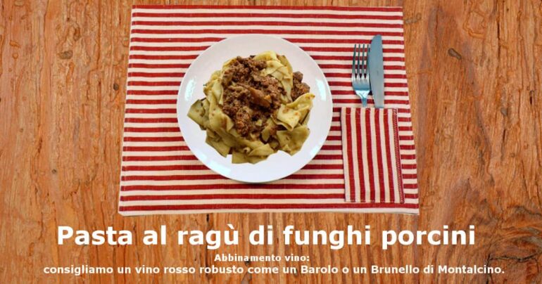 Pasta al ragù di funghi porcini (Accompagnala con un vino rosso robusto)