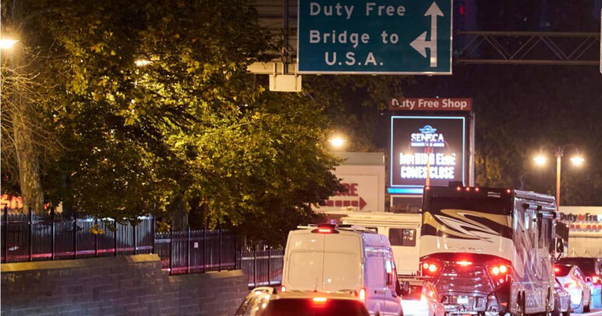Veicolo esplode al confine Usa-Canada, due morti, feriti un agente e un passante