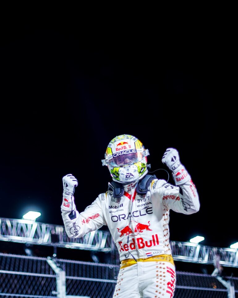 GP Las Vegas: Verstappen fa blackjack, ma è super Leclerc