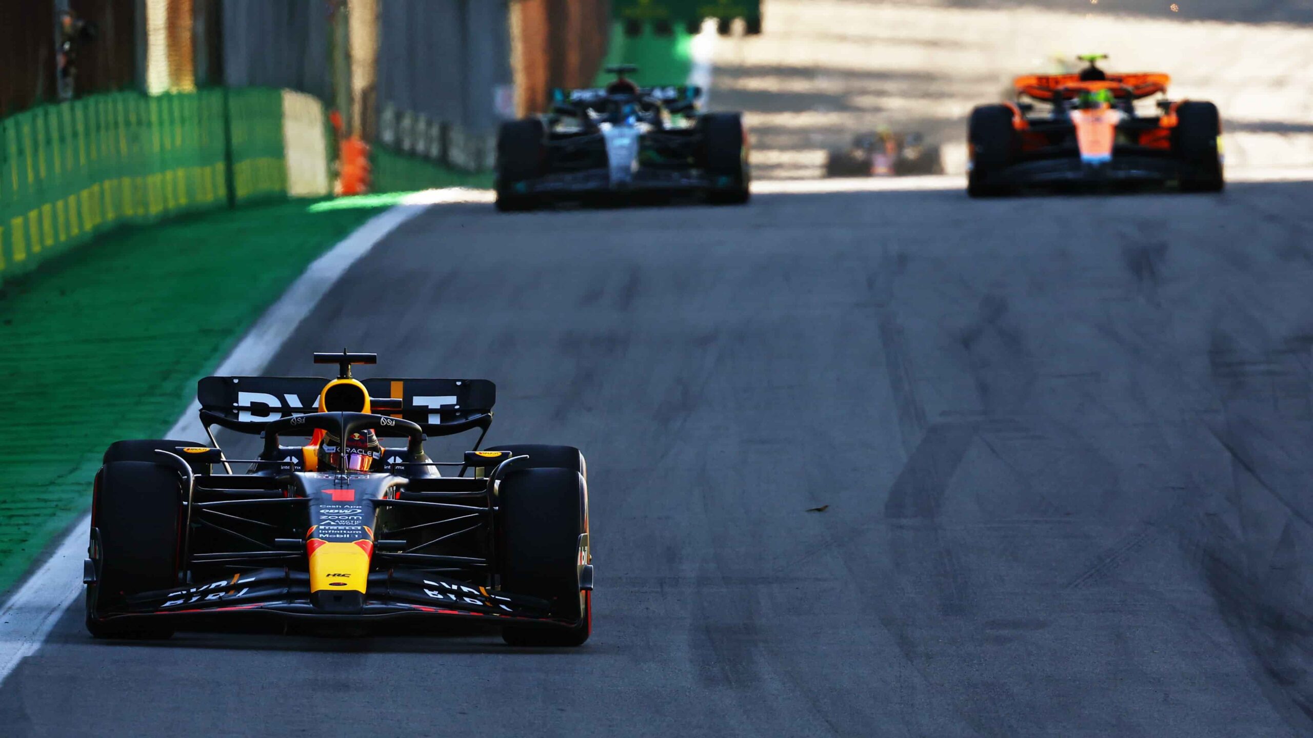 Verstappen in pista durante la Sprint del GP del Brasile