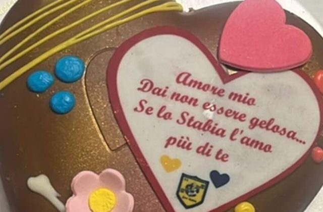 Torrone dei morti: Amore mio non essere gelosa se la Juve Stabia amo più di te