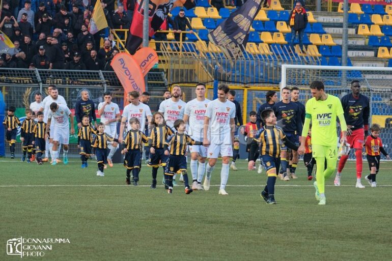 Juve Stabia – Benevento (1-0). Le foto dei calciatori e del pubblico presente al Menti