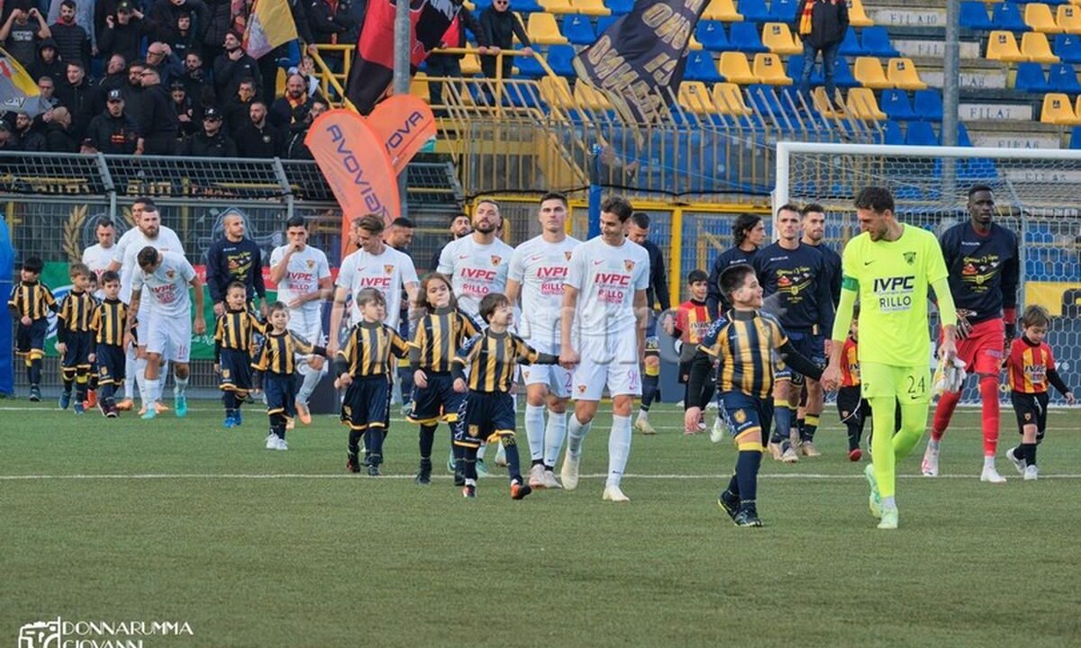 Juve Stabia – Benevento (1-0). Le foto dei calciatori e del pubblico presente al Menti
