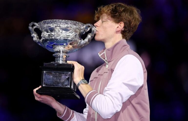 Jannik Sinner vince l’Australian Open in rimonta alla Nadal su Medvedev!