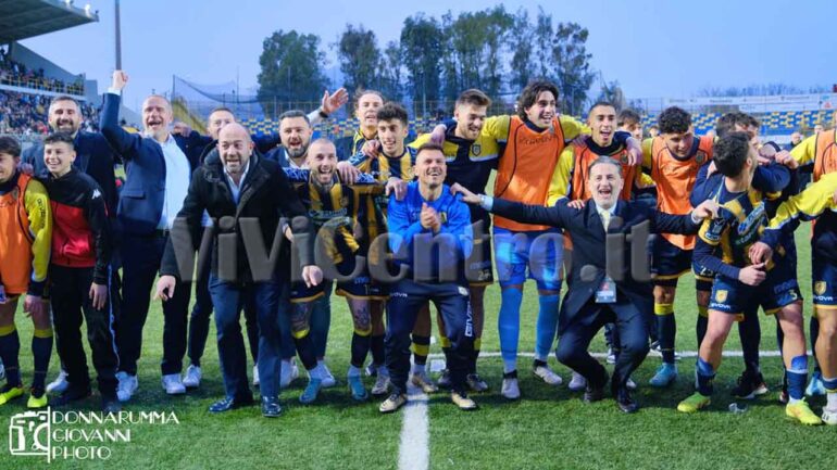 Editoriale Juve Stabia – Messina: le Vespe in Tuta Gold contro il Messina