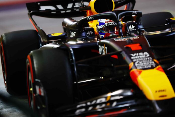 Verstappen in pista durante le qualifiche del GP Bahrain