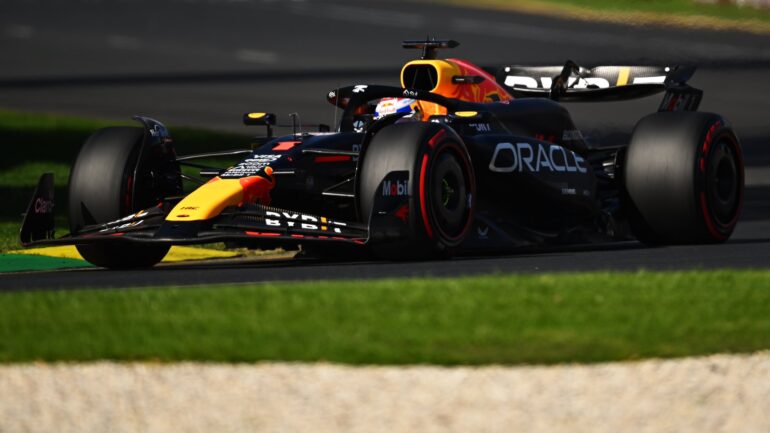 F1, qualifiche GP Australia: pole di Verstappen, ma Sainz MVP