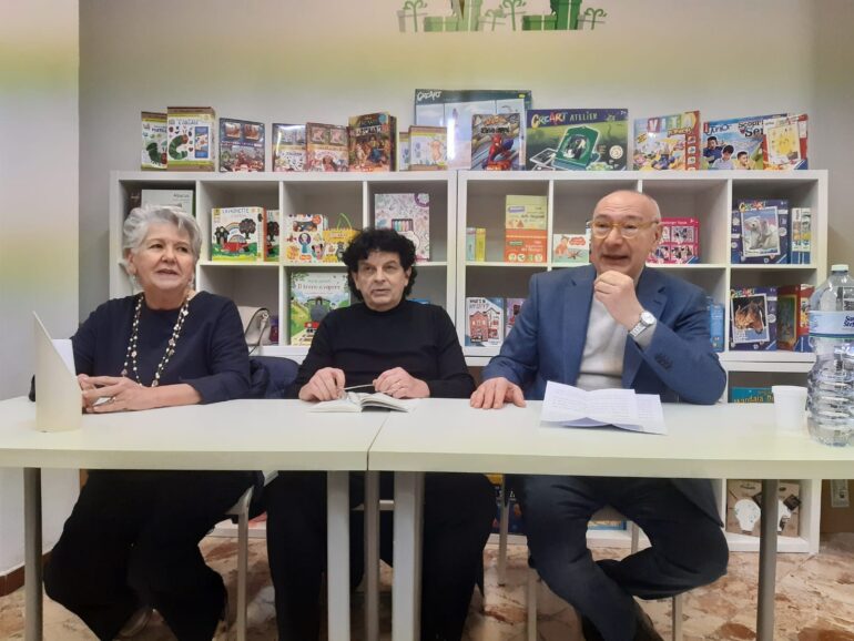 Presentato giovedì sera presso la Libreria Mondadori di Castellammare di Stabia l’appassionante romanzo “Vico Fissale” di Camilla Scala