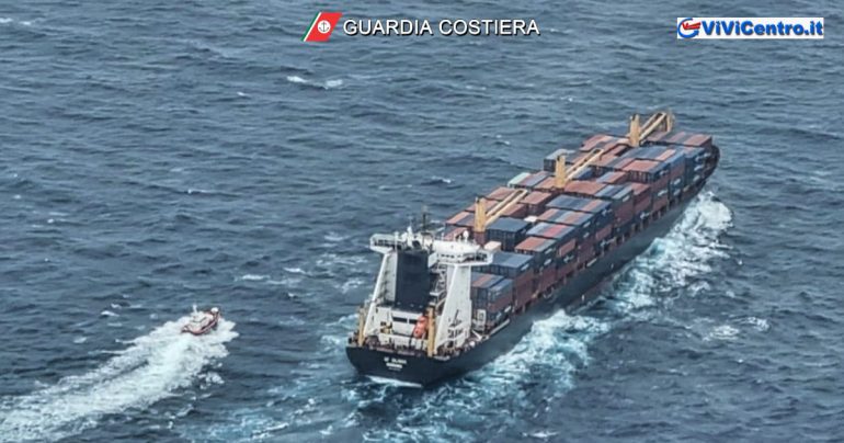Incidente in mare: collisione tra nave cargo e portacontainer vicino a Capo Passero