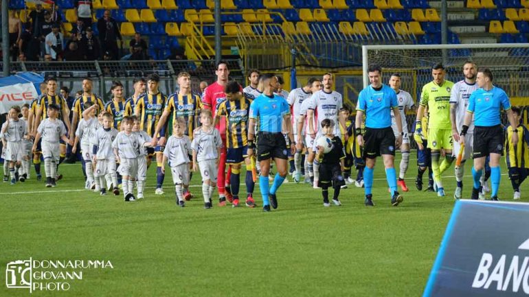 Juve Stabia – Crotone (1-1): Le foto dei protagonisti in campo e del pubblico
