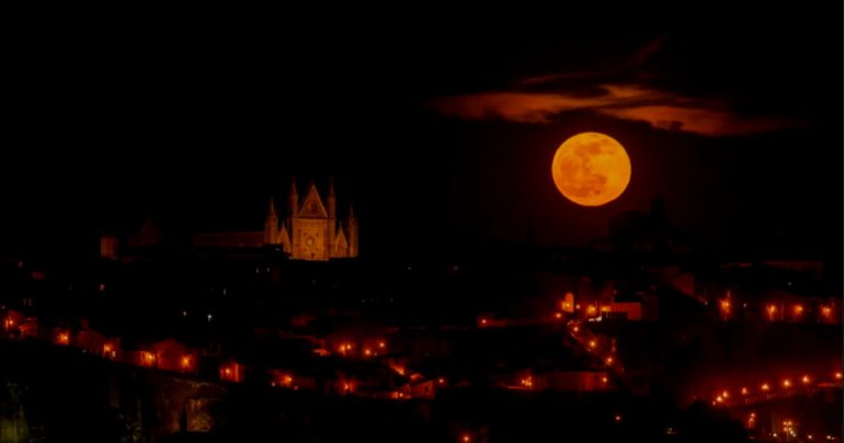 Luna Rosa Aprile 2024: Spettacolo Celeste nella Costellazione della Vergine