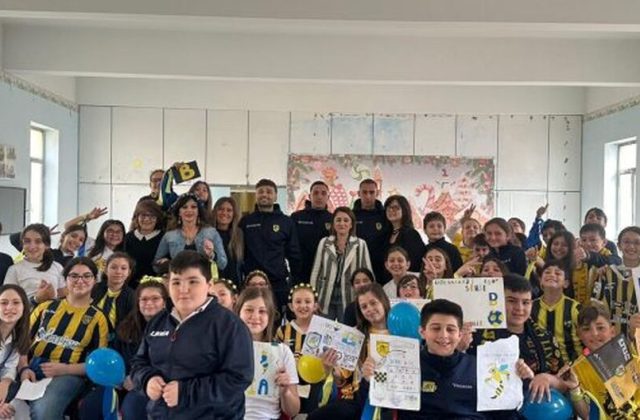 Juve Stabia, una delegazione in visita alla Basilio Cecchi stamattina