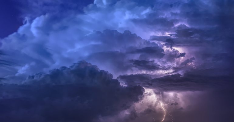 Maltempo in Campania: Allerta Gialla Prorogata per Piogge e Temporali