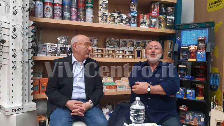 Amedeo Colella presso la libreria Mondadori Bookstore di Castellammare di Stabia