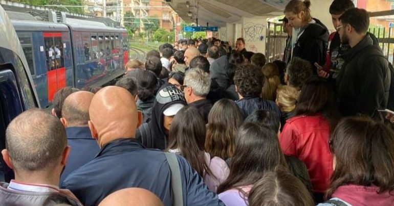 Sciopero Circumvesuviana il 30 maggio: stop di quattro ore e disagi per pendolari e studenti
