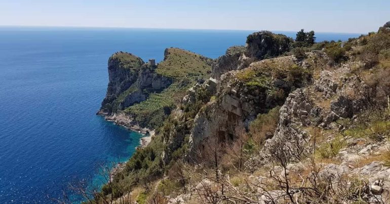 “Giardini Segreti” del FAI: Scopri i Tesori Naturalistici della Campania dal 18 al 26 Maggio