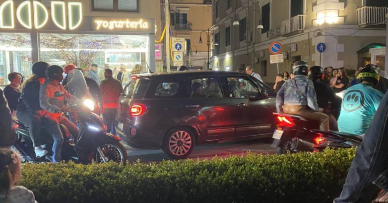 Castellammare, incidente in villa comunale