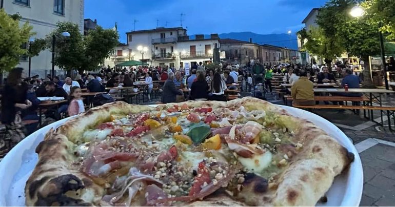 Scopri la Festa della Pizza e della Falanghina: 3 giorni di sapori e spettacoli in Campania