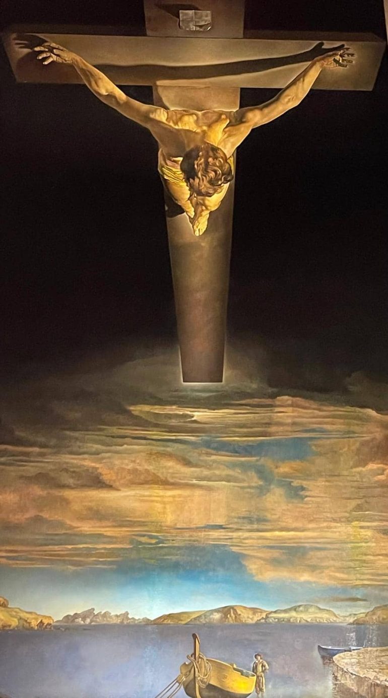 Cristo di Dalí a Roma: Scopri il Capolavoro Surrealista nell’Urbe Eterna