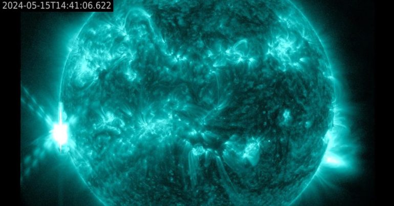 Flare Solare: Spettacolo Astronomico del Sole