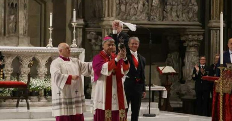 Miracolo di San Gennaro a Napoli: Il Sangue Si Scioglie a Santa Chiara