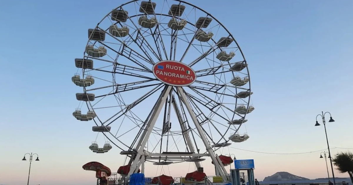 Ruota Panoramica Rimossa dal Lungomare di Pozzuoli