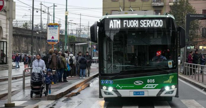 Sciopero trasporti, Autobus fuori servizio - (Fotogramma)