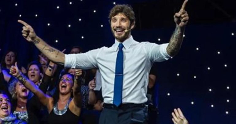 Stefano De Martino: Contratto Pluriennale Rai e Conduzione Affari Tuoi