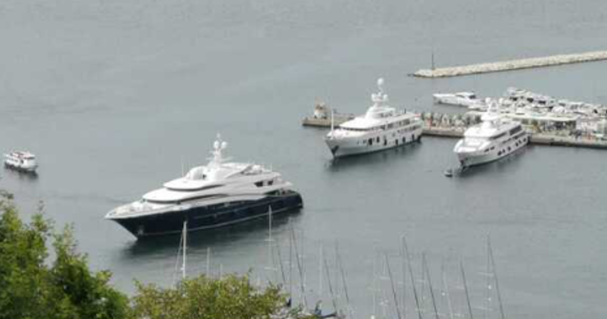 Wheels, Yacht di 75 Metri Approda allo Stabia Main Port-min