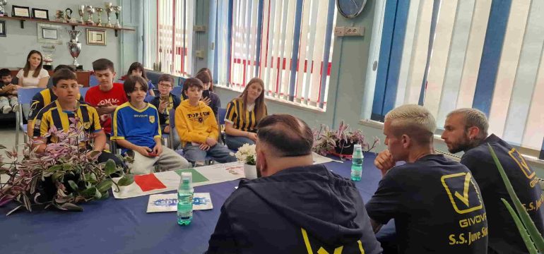 Juve Stabia in visita agli alunni della SSIG Bonito Cosenza