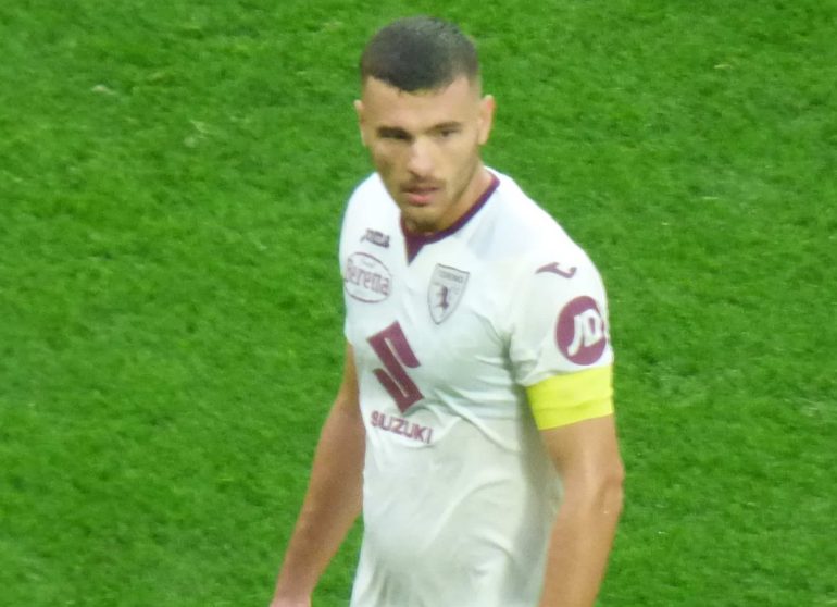 Napoli, tutto fatto per Buongiorno: avrà una clausola da 70 milioni nel 2027