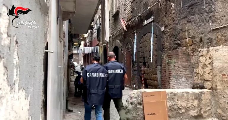 Le mani della camorra sulla gestione dell’ospedale: duro colpo al clan Contini, in manette 11 persone