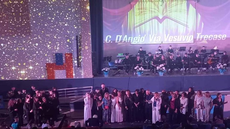 Istituto Comprensivo D’Angiò di Trecase: “Lì dove il mare luccica” spettacolo di arte, musica, danza e recitazione