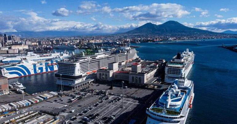 Porto Napoli: Crociere in Crescita