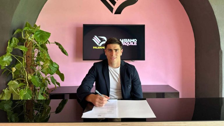 Un difensore del Palermo al centro di una possibile trattativa con la Juve Stabia?
