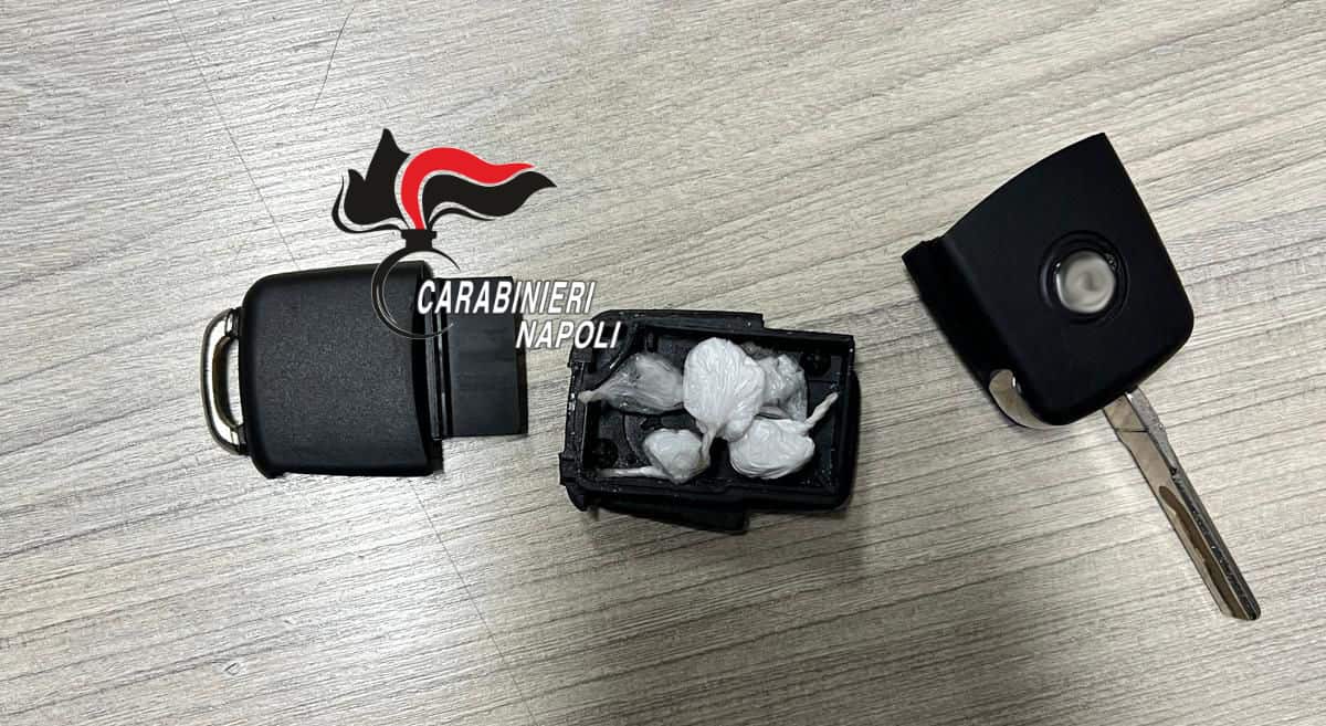 Carabinieri Napoli, chiave con droga