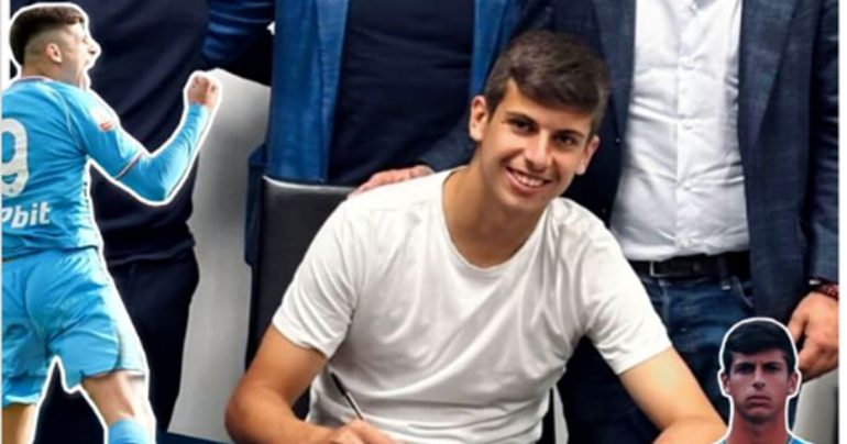 Gianluca Vigliotti firma il primo contratto da professionista con il Napoli