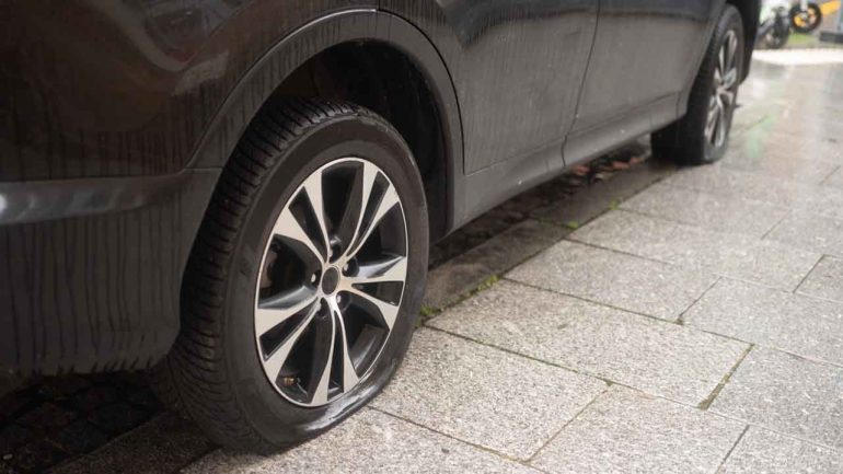 Castellammare: ennesimo raid vandalico contro auto in sosta a Via Surripa