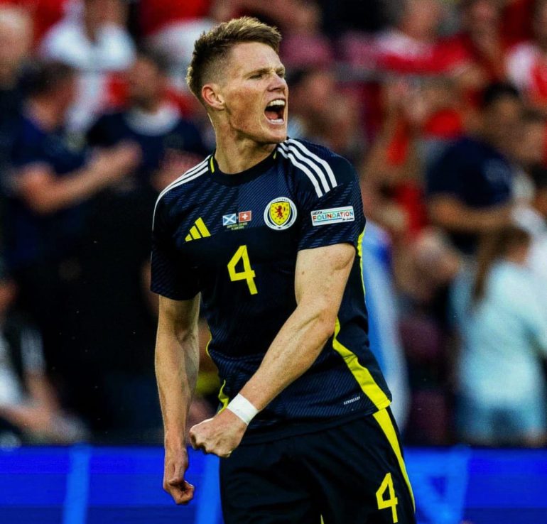 Scott McTominay è un nuovo calciatore del Napoli! Domani le visite mediche