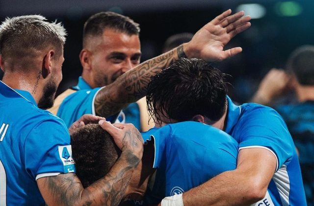 Napoli-Bologna 3-0, prima vittoria per Conte