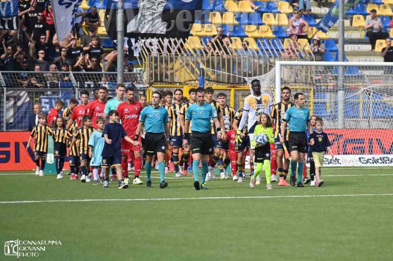 Juve Stabia – Pisa (2-0). Le foto dei protagonisti e dei tifosi gialloblù presenti al Romeo Menti