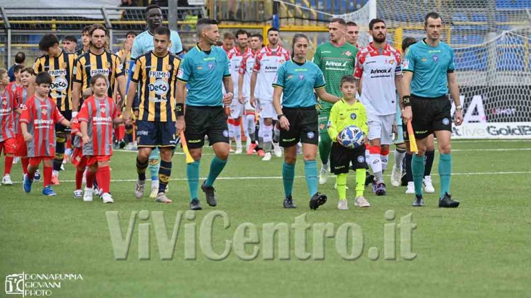 Juve Stabia – Cremonese (1-2). Le foto dei protagonisti e dei tifosi gialloblù presenti al Romeo Menti